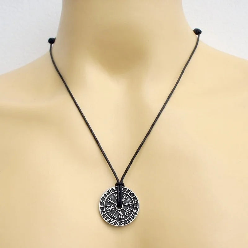 Mens Vintage Viking Rune Compass Pendant Necklace High Quality Metal Pagan Amulet for Men Accessories Necklace